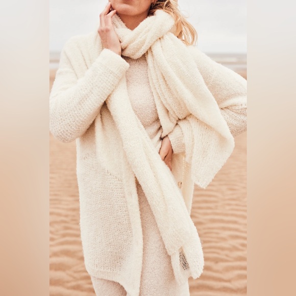 Cardigan in baby Alpaca wool from Belgian Luxury knitwear Brand LN KNITS